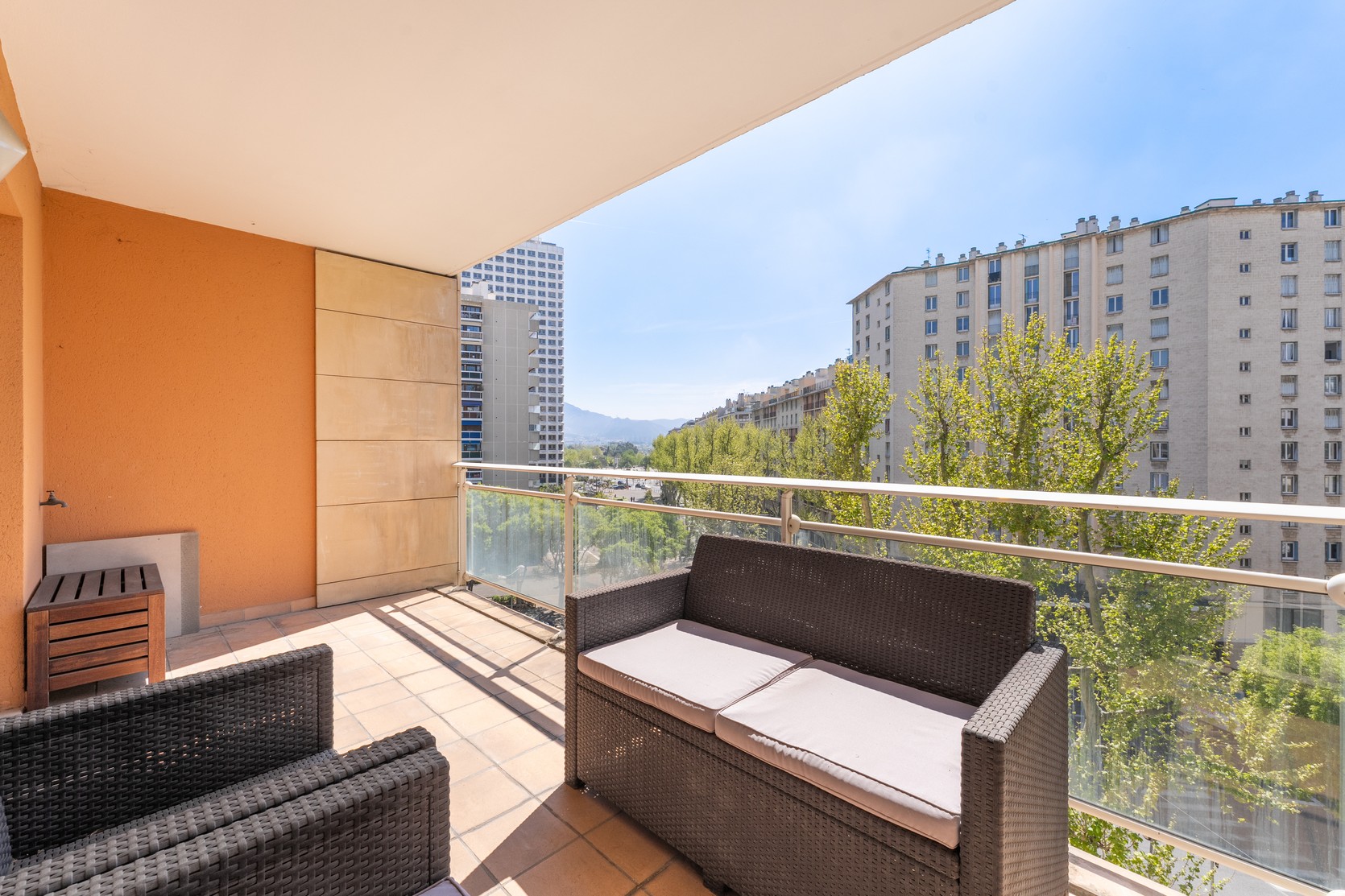 Studio,Location,1033