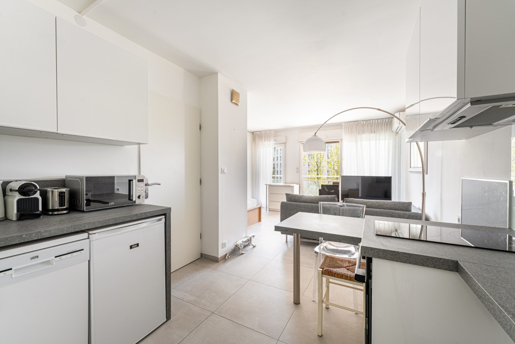 Studio,Location,1033