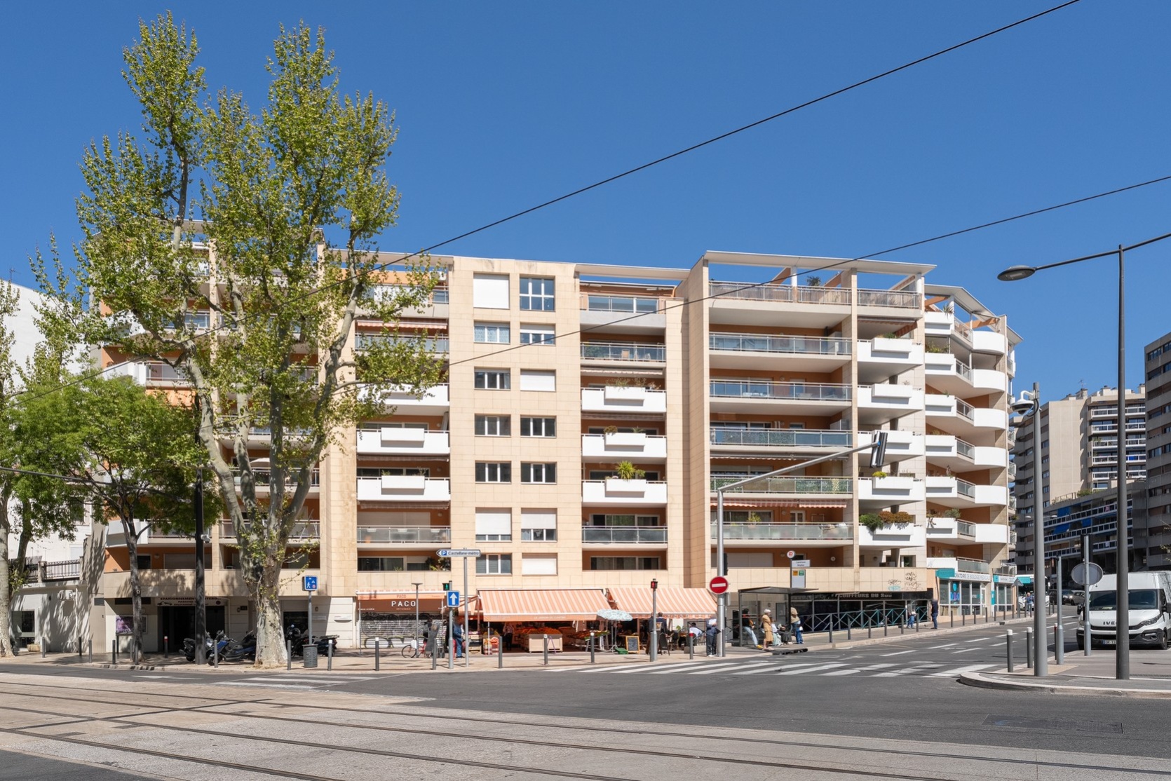 Studio,Location,1033