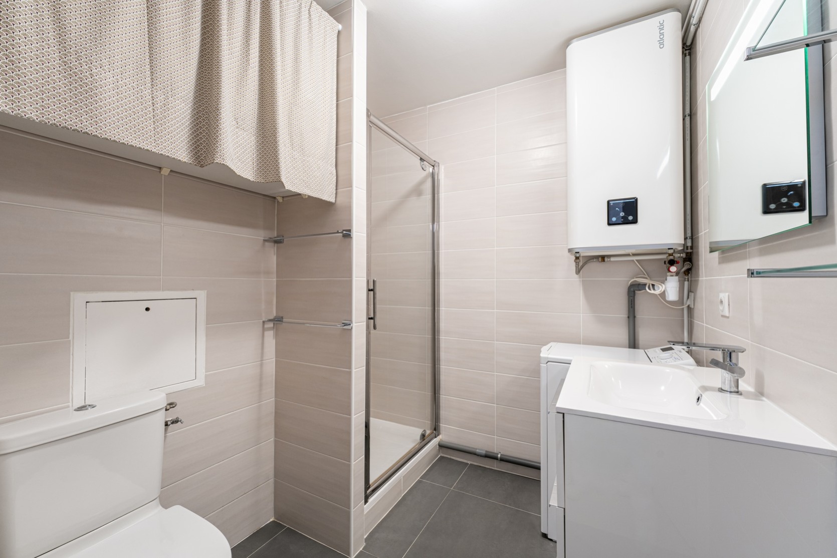 Studio,Location,1033